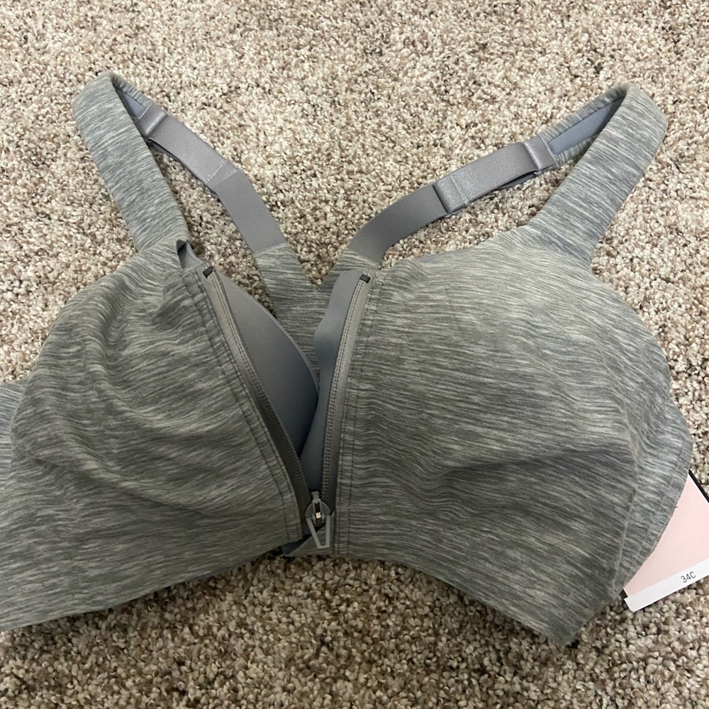Victoria’s Secret Knockout Front Zip Sports Bra